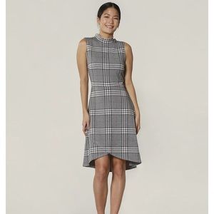 Leota sleeveless plaid dress Size M